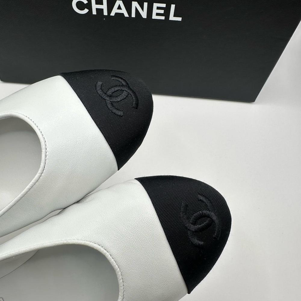 Chanel White and Black Ballet Flats - Picture 9 of 10